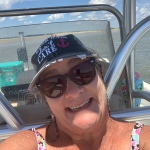 Meet your Posher, Crystal